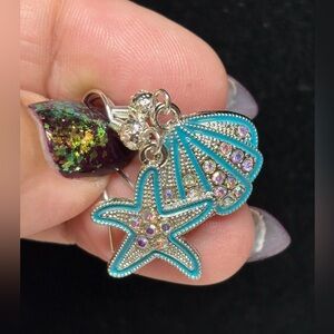 2/20 sea side fun silver and Teal! Fun cool earrings